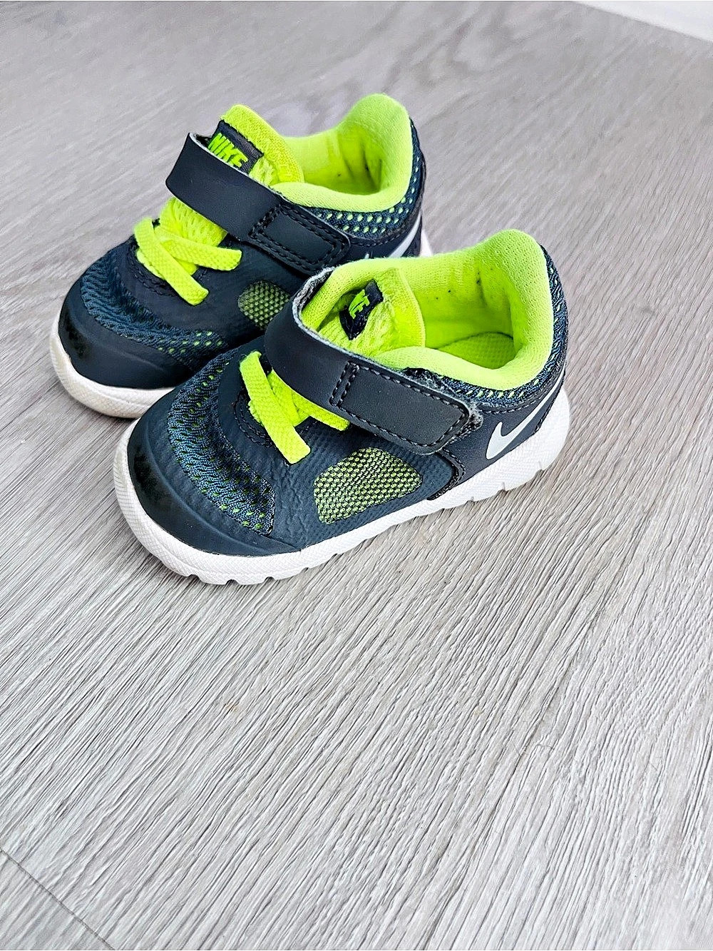 Nike Kids Sneakers Black & Green Baby US 3C